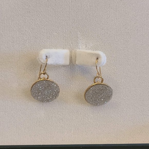 NWT Sparkly Silver & Gold Colored Necklace/ Earring Set. - Picture 3 of 14